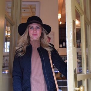 Meet your Posher, Hannah